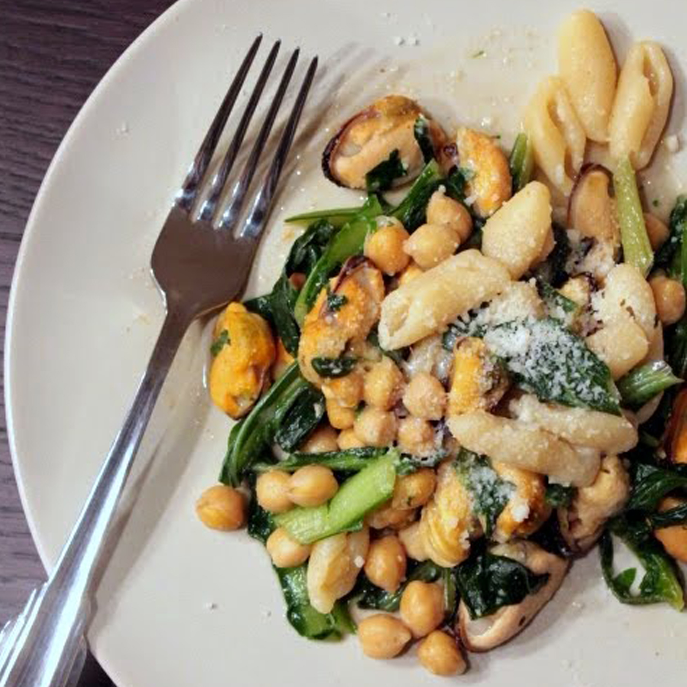 MUSSEL, CHICKPEAS AND CHICORY WITH GNOCHETTINI