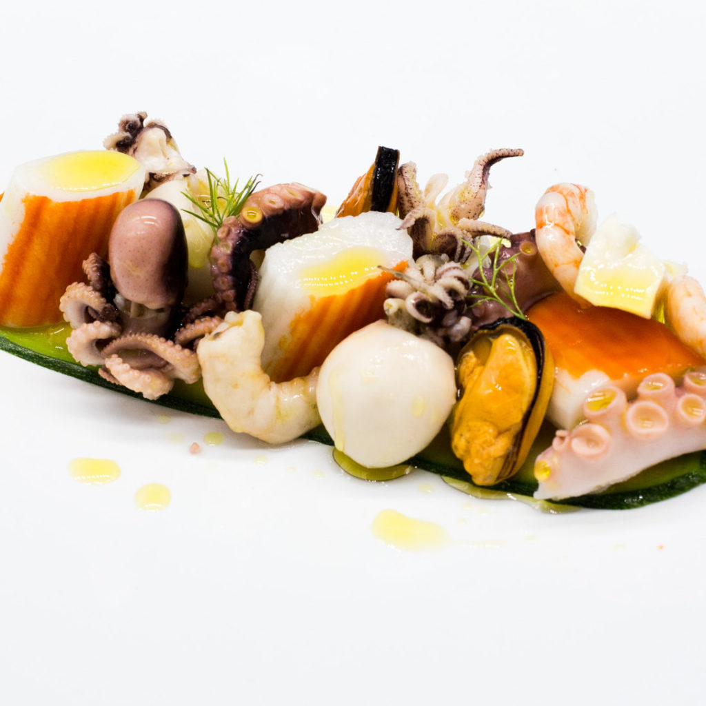Meeresfrüchtesalat mit Krebsfleischimitat Surimi